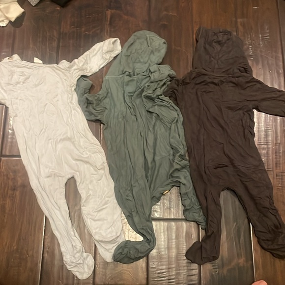 Kate Quinn bamboo onesie - Picture 3 of 3